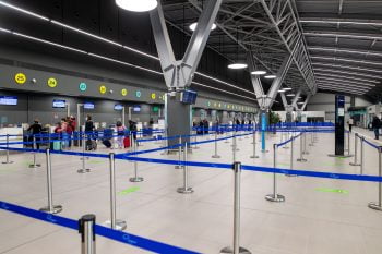 ΕΕ: Μη υποχρεωτική η χρήση μάσκας σε αεροδρόμια και αεροπλάνα από σήμερα