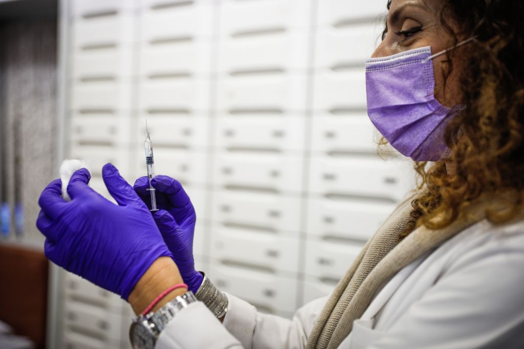 Α. Μπουρλά: Το Μάρτιο έτοιμο εμβόλιο της Pfizer ειδικά για τη μετάλλαξη Όμικρον