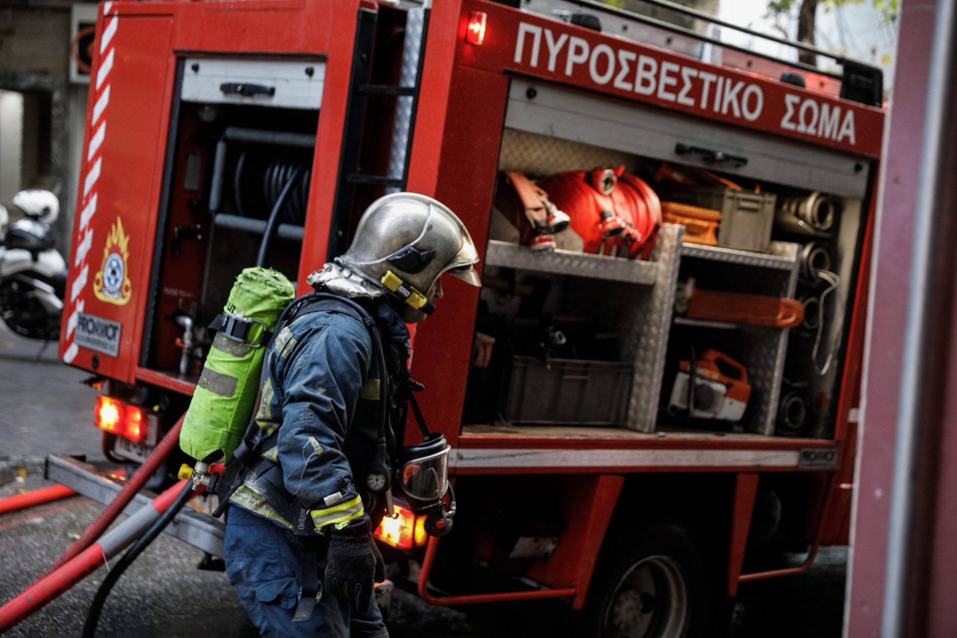 Θεσσαλονίκη: Φωτιά σε διώροφη διπλοκατοικία τα ξημερώματα