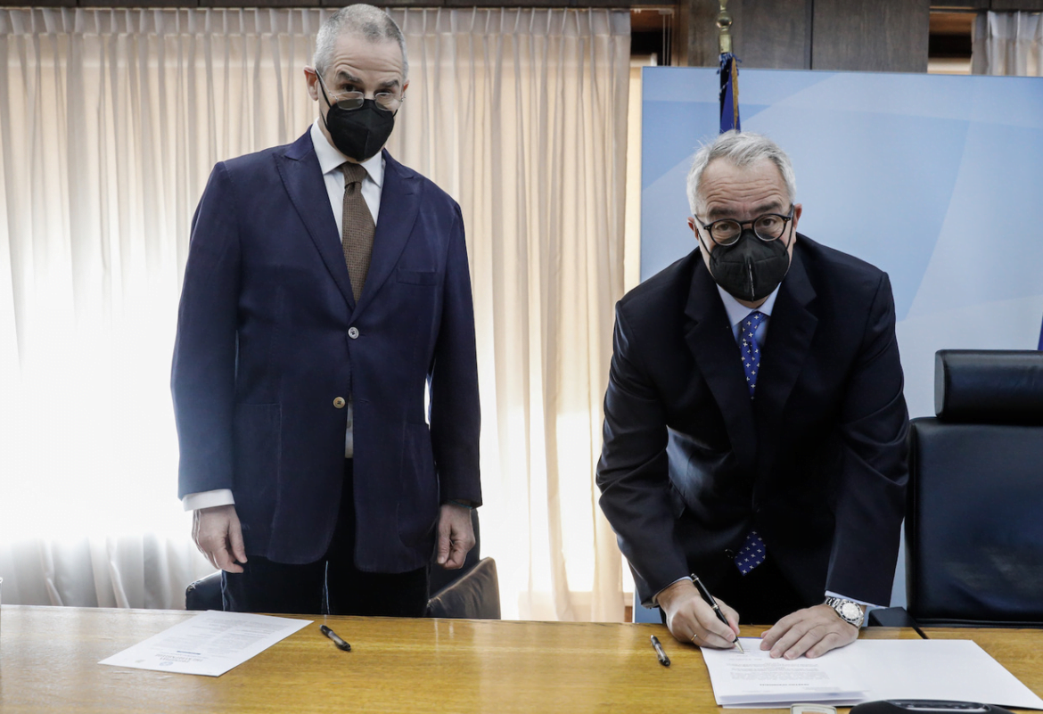 Ο Μ.Βορίδης όρκισε Έλληνα πολίτη τον σπουδαίο ιστορικό Μαρκ Μαζάουερ