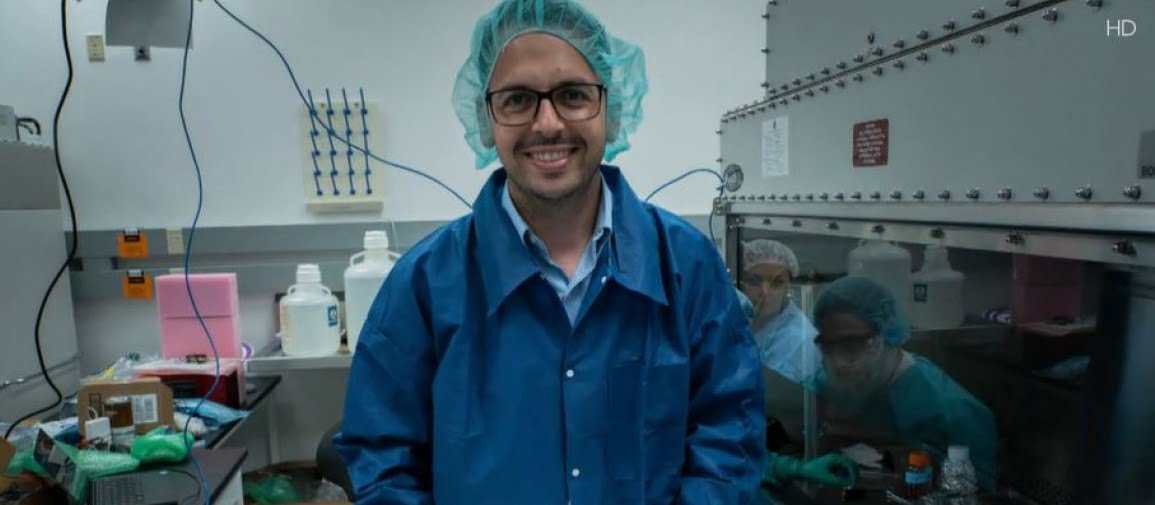 Ιατρικό επίτευγμα Έλληνα ερευνητή του Χάρβαρντ: Κατάφερε να χωρέσει τον εγκέφαλο σε ένα…τσιπ