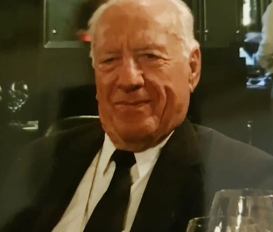 Γιώργος Καραγιώργης: Έσπασαν πιάτα για να τον τιμήσουν στο τελευταίο «αντίο»