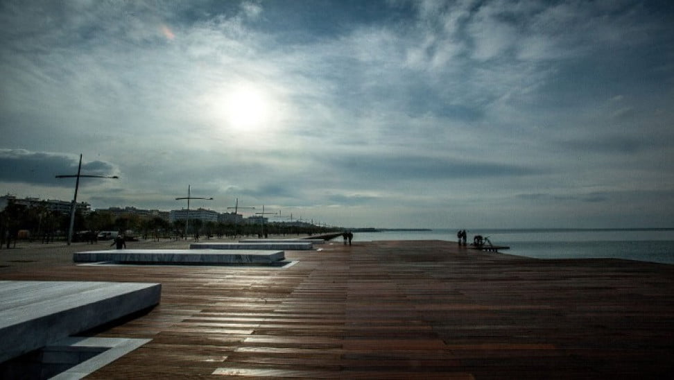 Προχωρά το ξύλινο ντεκ στην Παλιά Παραλία μετά από ιστορία 10 χρόνων!