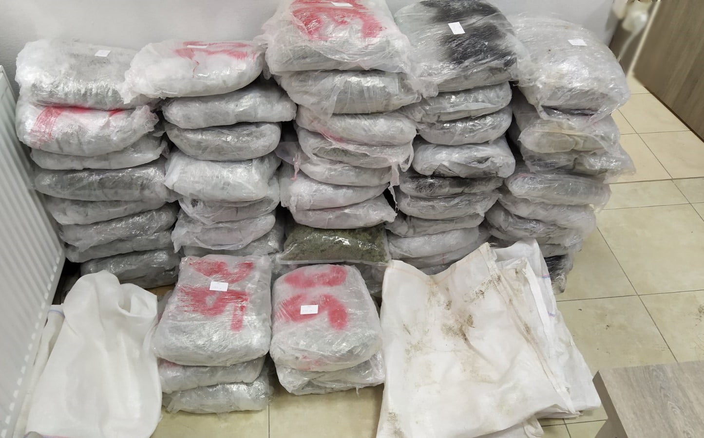 Έβρος: Προσπάθησαν να περάσουν στην Τουρκία με 67 κιλά χασίς