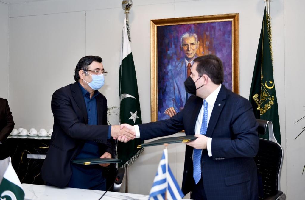 Μηταράκης: Προτάσσουμε στην νόμιμη μετανάστευση την εποχική εργασία έως 9 μήνες το χρόνο έναντι της μακροχρόνιας εγκατάστασης