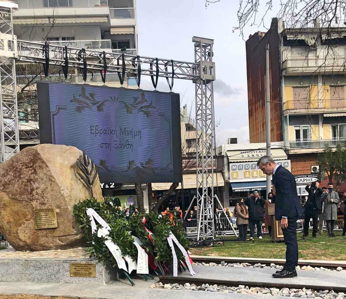 Ο Κωνσταντίνος Ζέρβας στην εκδήλωση αποκαλυπτηρίων του Μνημείου Ολοκαυτώματος της Ξάνθης