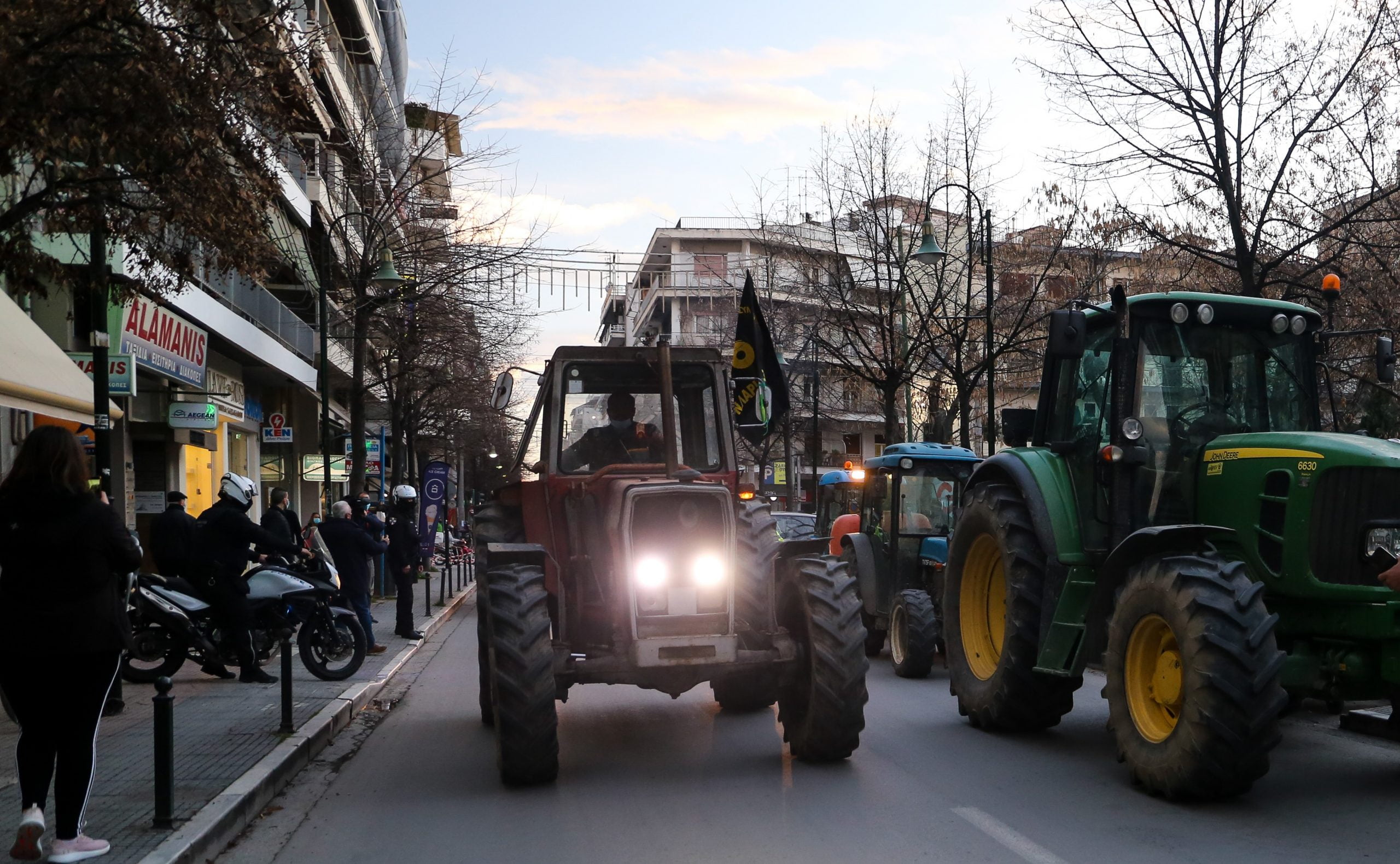 Στους δρόμους οι αγρότες της Ανατολικής Θεσσαλονίκης