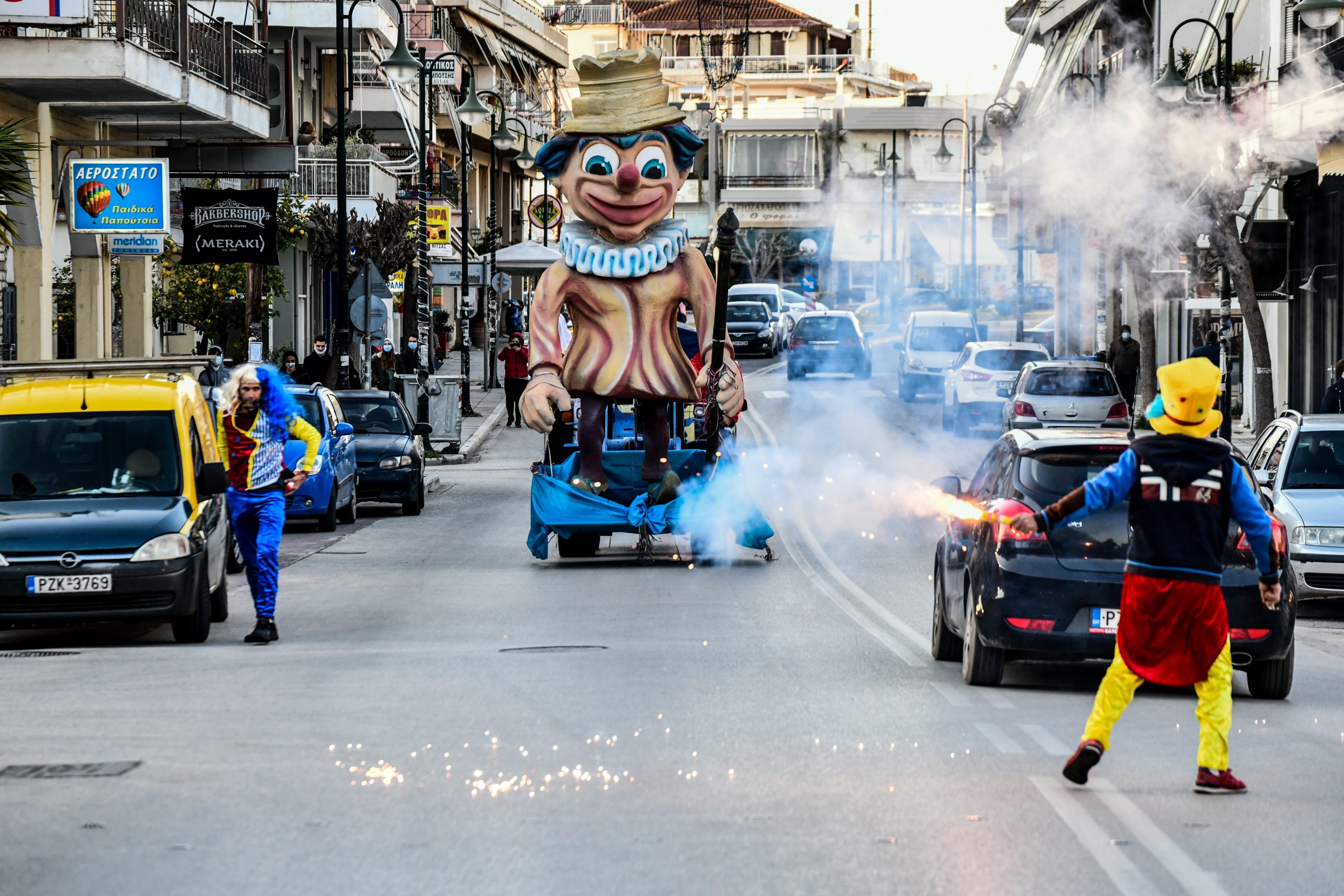 Χωρίς εορτασμούς οι φετινές Απόκριες – Εώς 8 άτομα καθήμενοι στην εστίαση