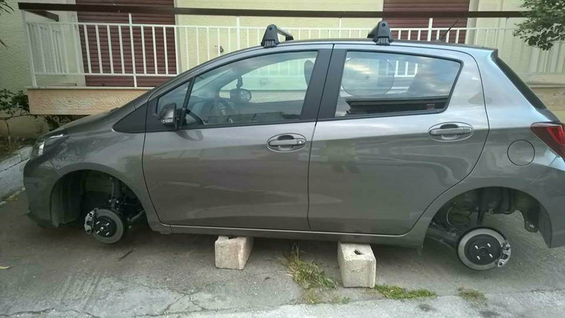 Έστησαν κινητό συνεργείο κλοπών ανταλλακτικών 