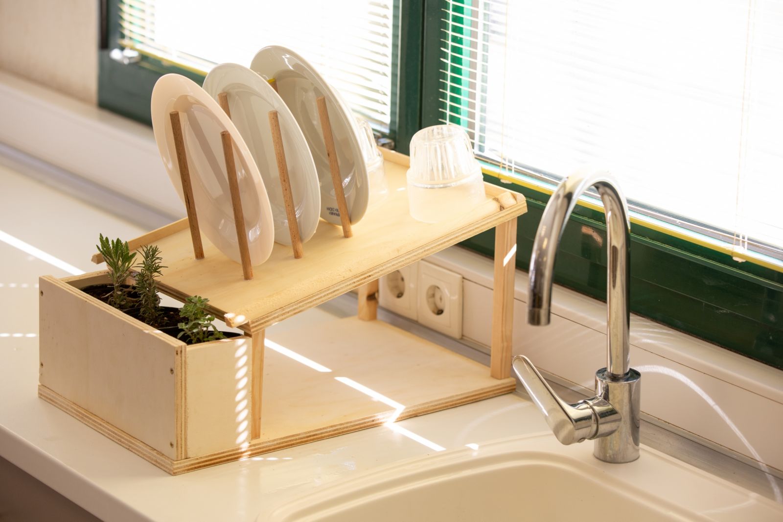 Μαθητές έκαναν πράξη το «Think Green» και δημιούργησαν μια οικολογική πιατοθήκη