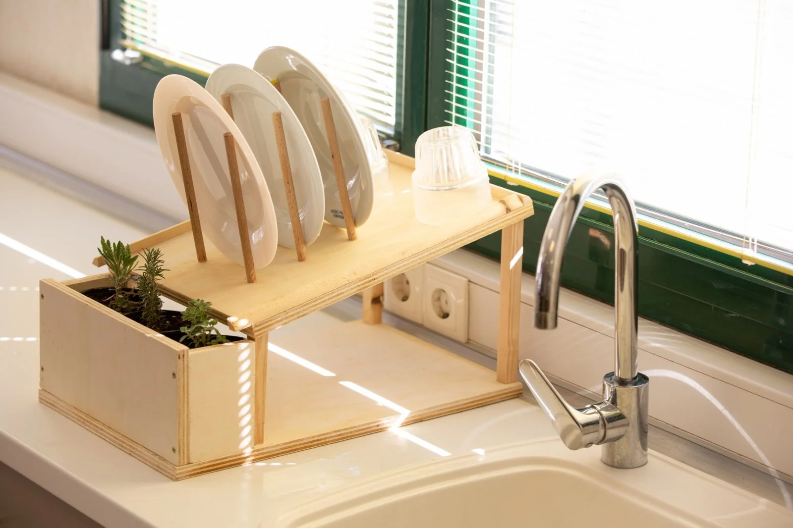 Μαθητές έκαναν πράξη το «Think Green» και δημιούργησαν μια οικολογική πιατοθήκη