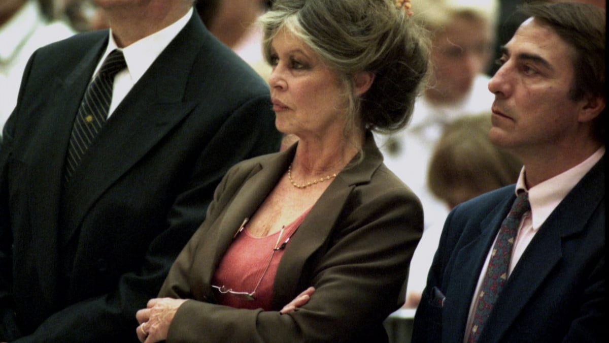 Καταγγελία της Μπριζίτ Μπαρντό στον Ζουμά για την κακοποίηση της γάτας του-«Να φύγει από την Εθνική»