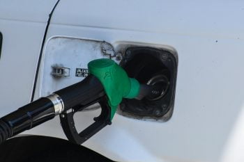 Εκτός ελέγχου οι αυξήσεις στη βενζίνη – Σκέψεις για επέκταση του fuel pass