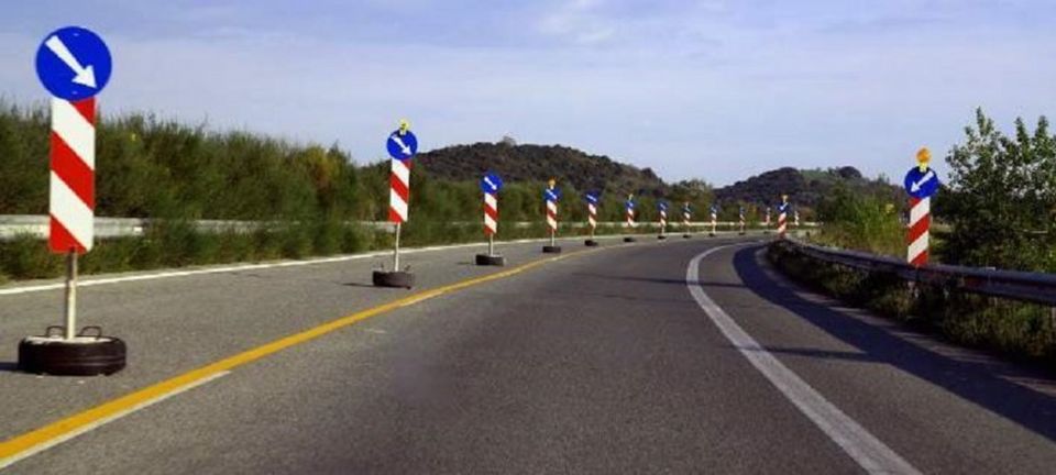 Εργασίες κοπής πρασίνου στη Νέα Εθνική Οδό Θεσσαλονίκης-Έδεσσας 