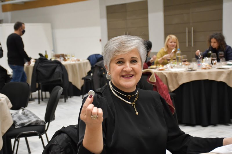 Στην κοπή της βασιλόπιτας του Εμβολιαστικού Κέντρου της ΔΕΘ ο Καλαφάτης – Ποια βρήκε το φλουρί