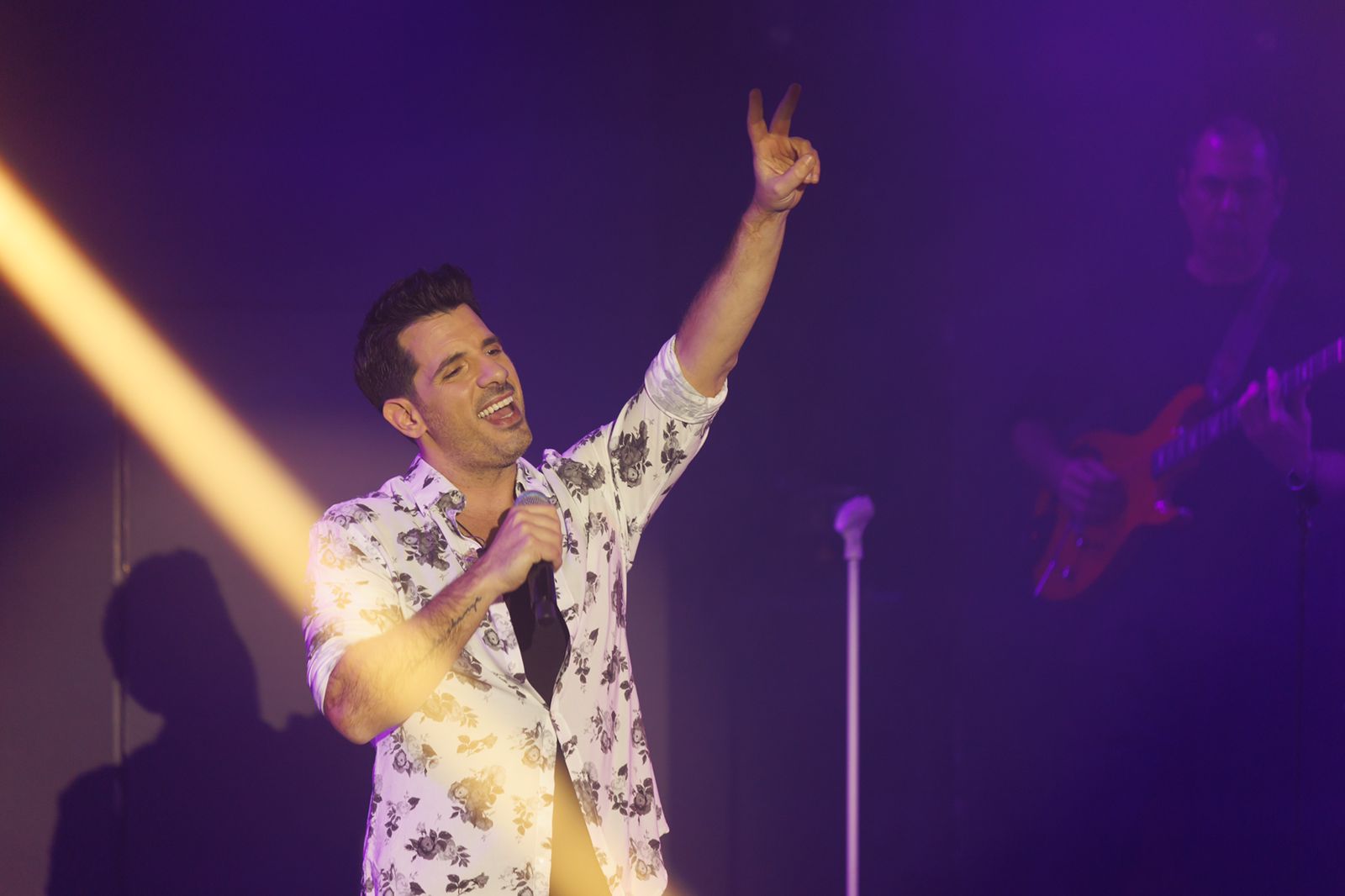 Σαρωτικός ο Θοδωρής Φέρρης στην πρεμιέρα του στο «Barbarella live party»