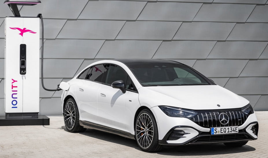 Εντυπωσιάζει η Mercedes-Benz EQE 53 AMG – Αποδίδει 687 ίππους!