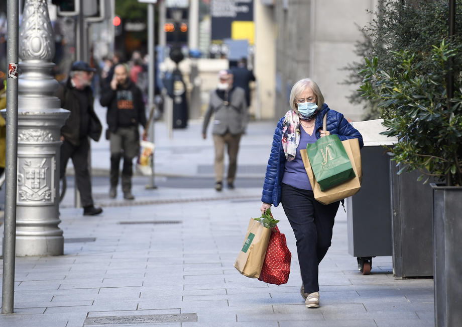 Η Ιρλανδία καταργεί τους περισσότερους από τους εναπομείναντες περιορισμούς της για τον COVID