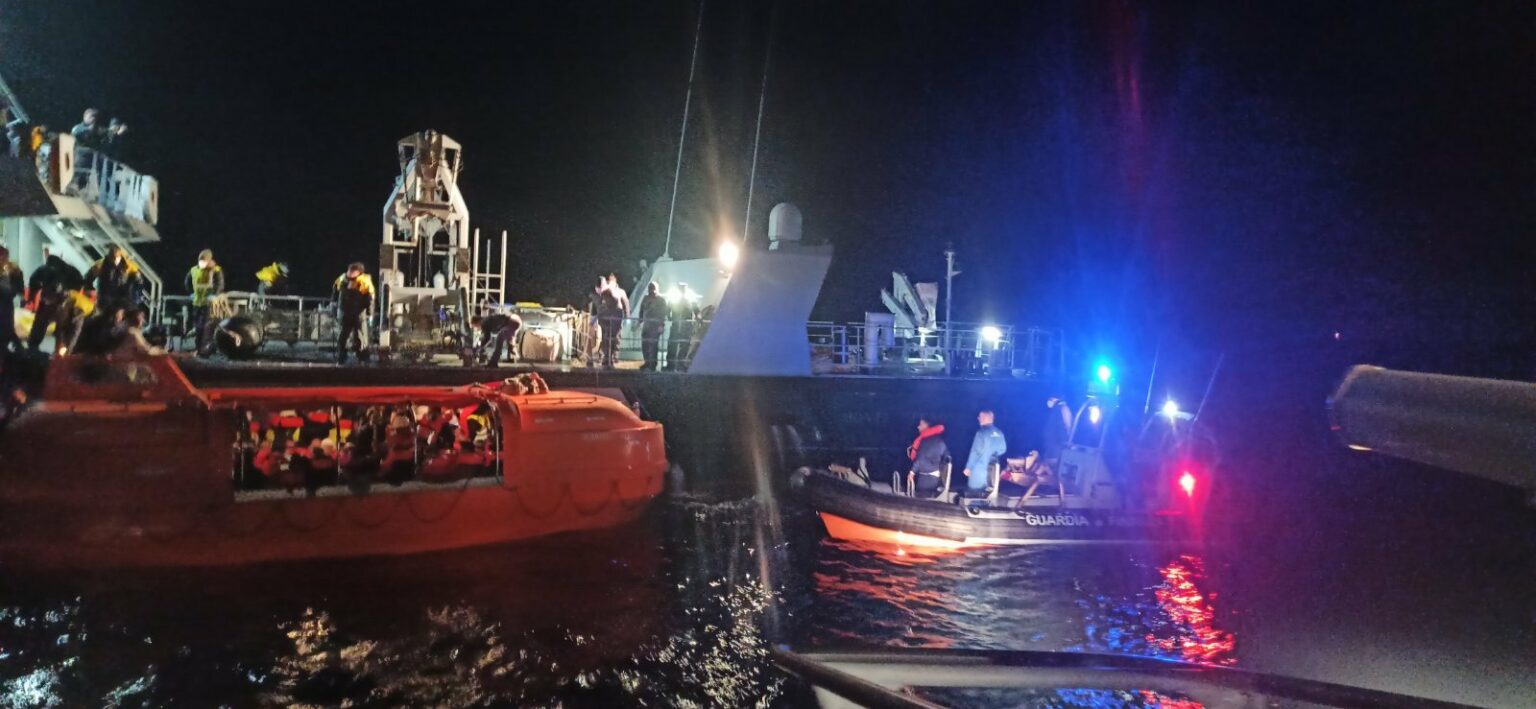 Διοικητής Νοσοκομείου Κέρκυρας: Τρεις τραυματίες από τη φωτιά στο πλοίο – Αναμένεται βρέφος δύο μηνών