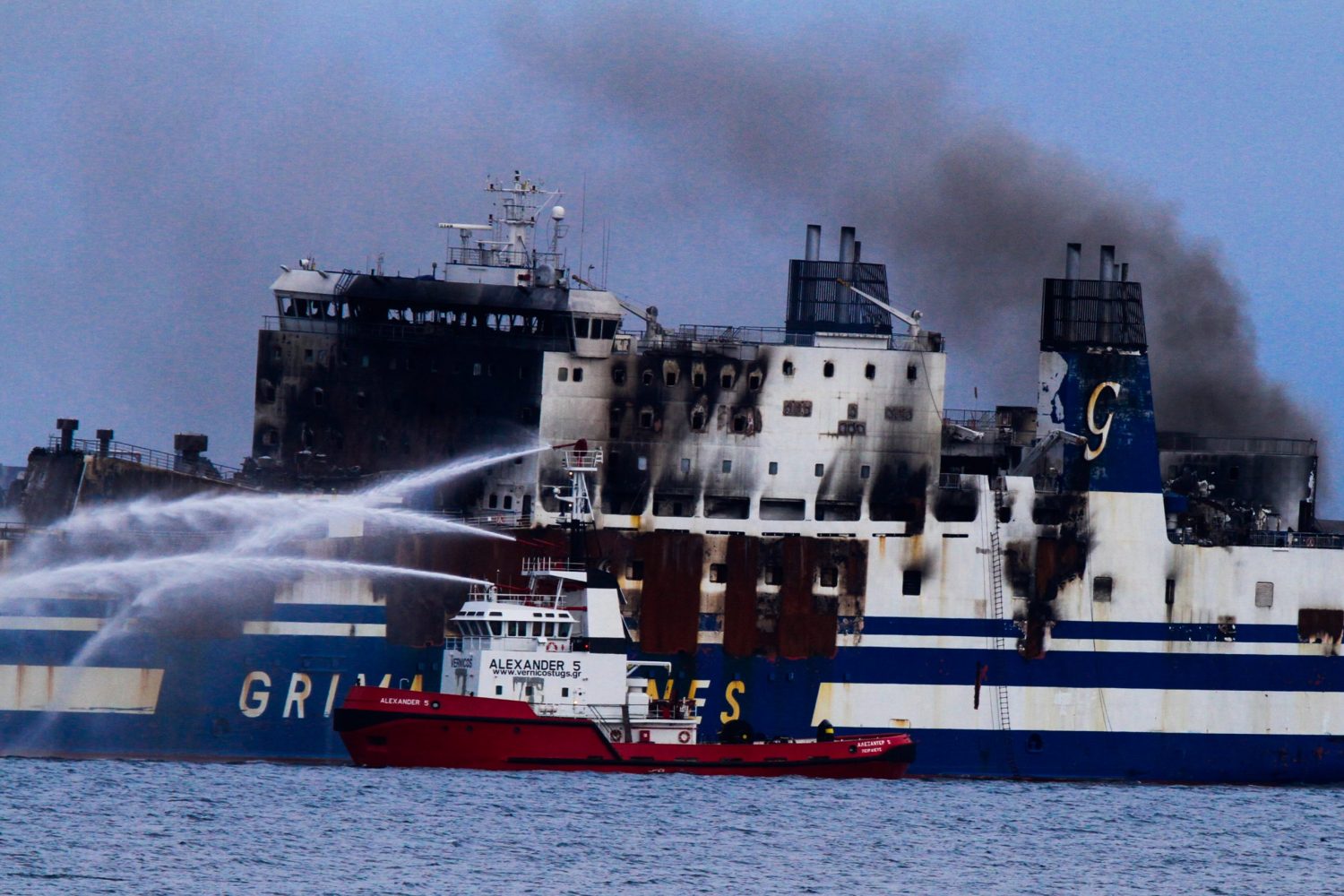 Φωτιά στο πλοίο Euroferry Olympia: Εντοπίστηκε και άλλη σορός – Στους 9 οι νεκροί