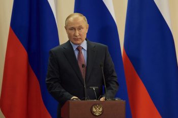 Ο Πούτιν καυχιέται για την υπεροχή των ρωσικών όπλων