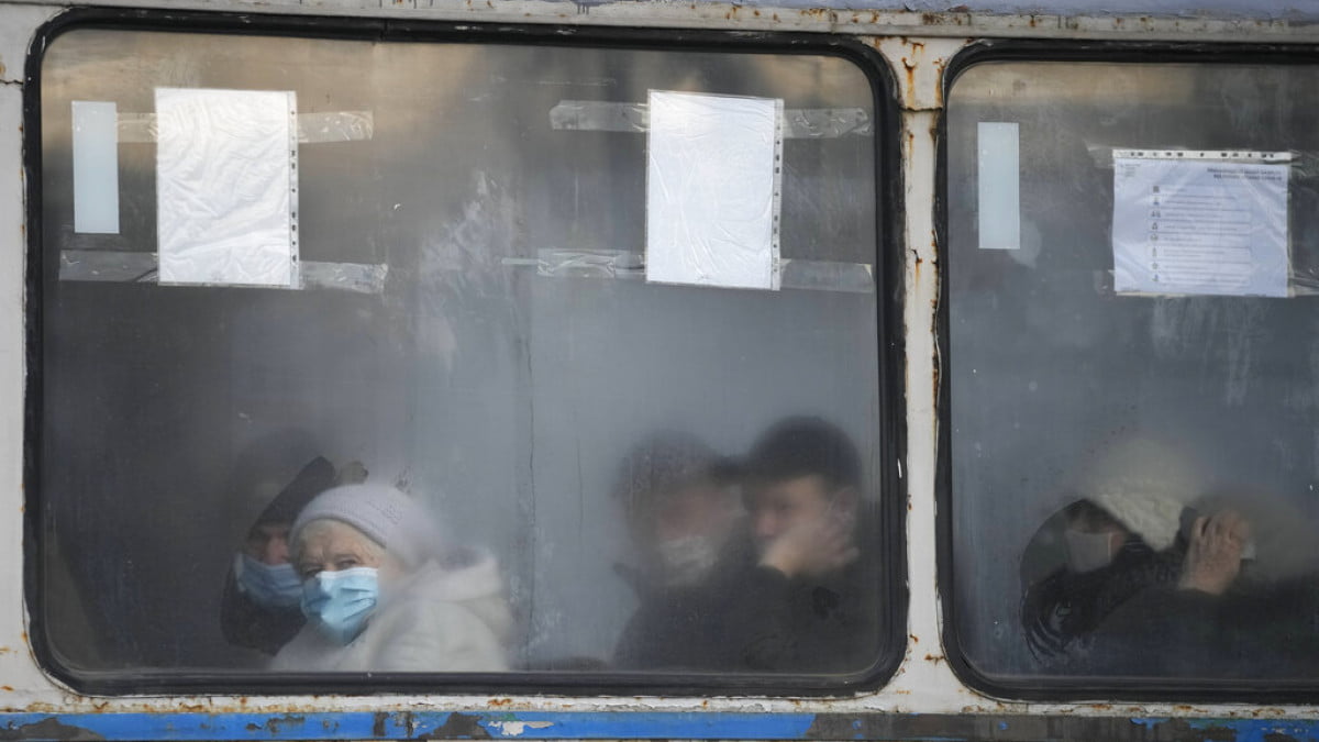 Η Πολωνία ετοιμάζει κλίνες σε νοσοκομεία και ειδικό τρένο για τη μεταφορά Ουκρανών τραυματιών