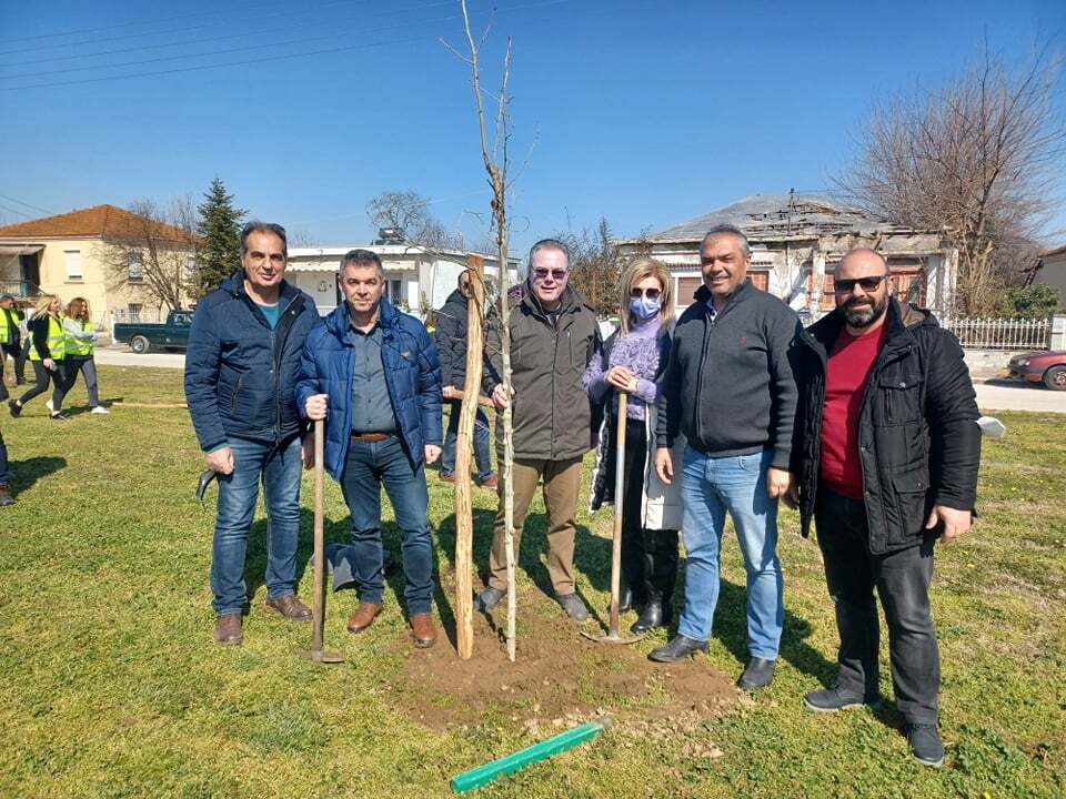 “Όλοι μαζί μπορούμε να δώσουμε ζωή στον τόπο μας” – Μήνυμα της εθελοντικής δενδροφύτευσης του Δήμου Χαλκηδόνος