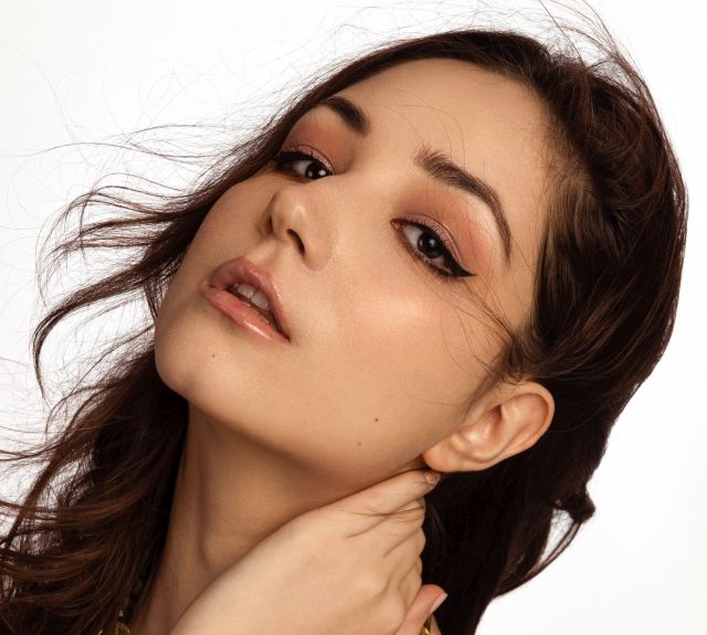 Ολίβια Βασιλόπουλος: Η ομογενής καλλονή που είναι supermodel στην Ασία