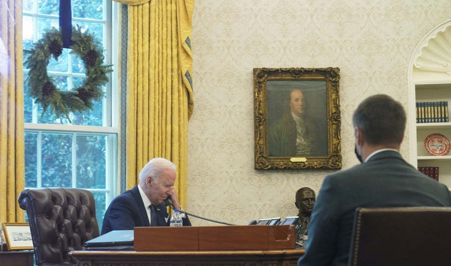 Επικοινωνία Ζελένσκι -Μπάιντεν: Συμφωνήσαμε για υποστήριξη Ουκρανίας και περαιτέρω κυρώσεις σε Ρωσία