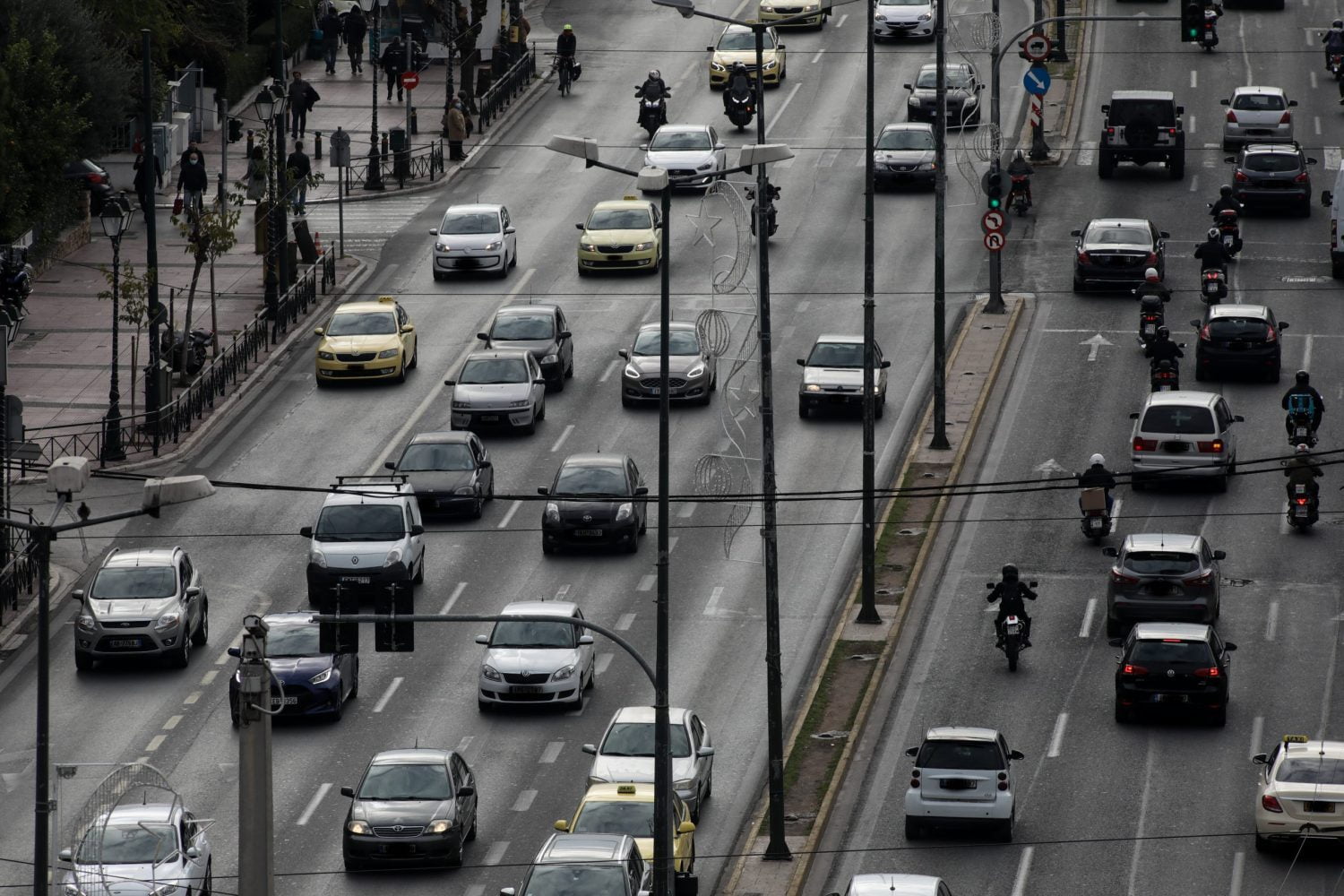Ελλάδα με όρια ταχύτητας για να σπρώχνεις και όχι να οδηγείς – Τα πρόστιμα