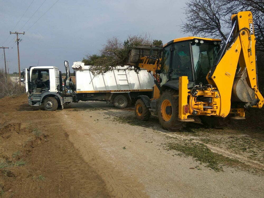 Δ. Λαγκαδά: Εργασίες διάνοιξης δρόμου από φερτά υλικά (φωτο)