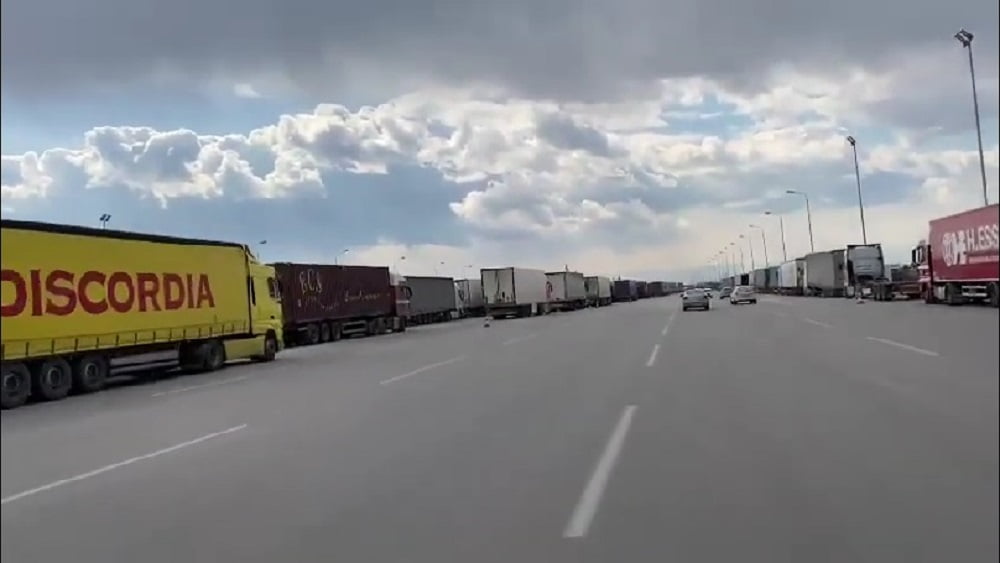 Ουρές από φορτηγά στα διόδια των Μαλγάρων (video)