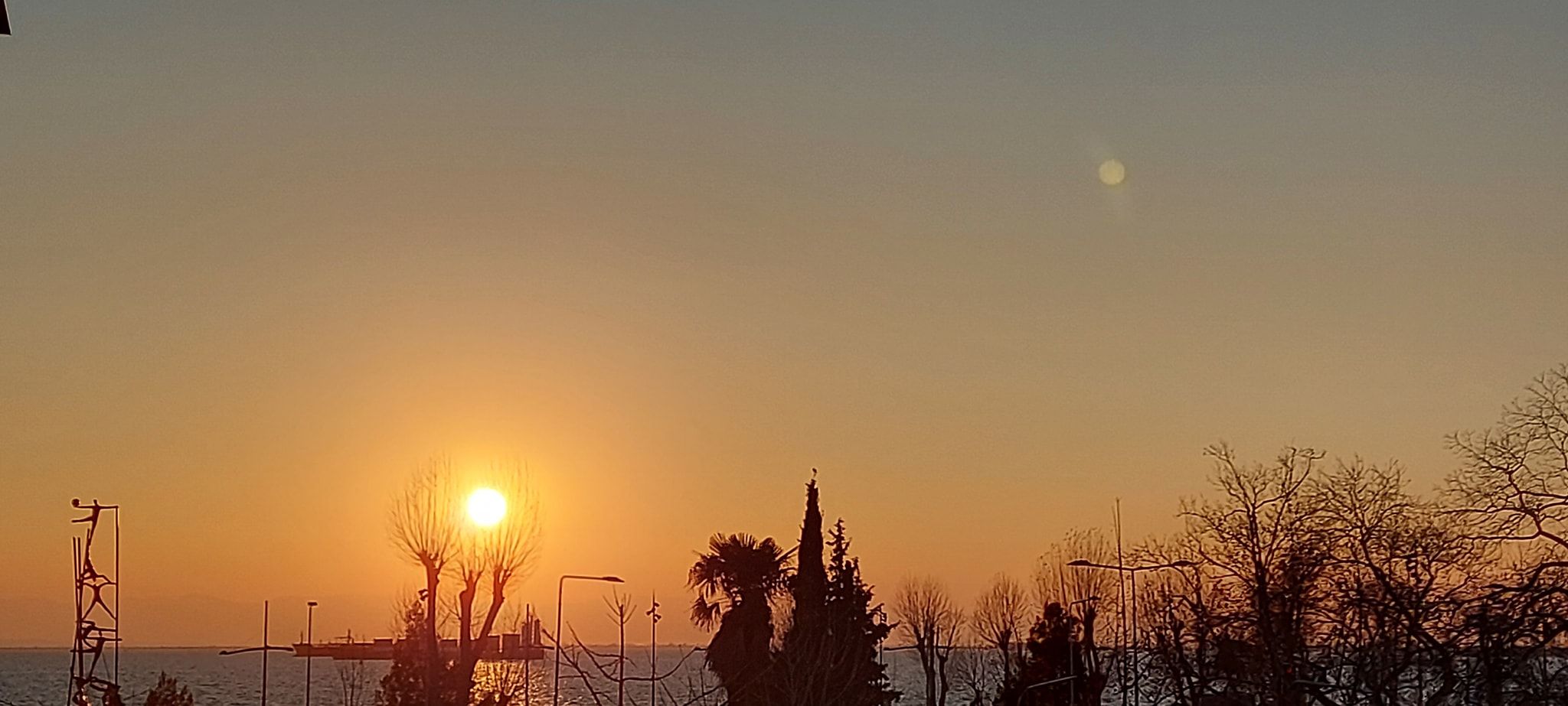 Το … ηλιοβασίλεμα του Γιάννη Μαγκριώτη