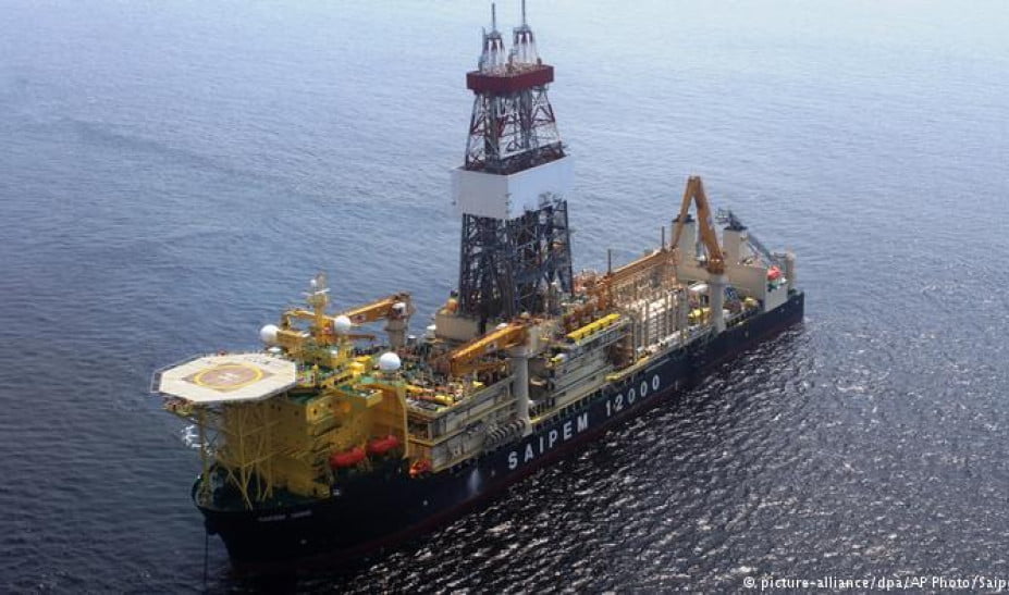 Ρωσία: Θα προτείνει μείωση της παραγωγής πετρελαίου κατά 1 εκ. βαρέλια ημερησίως