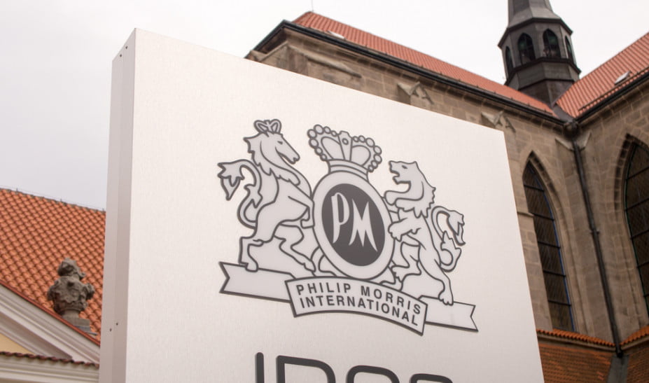Η Philip Morris International «παγώνει» τις επενδύσεις της στη Ρωσία