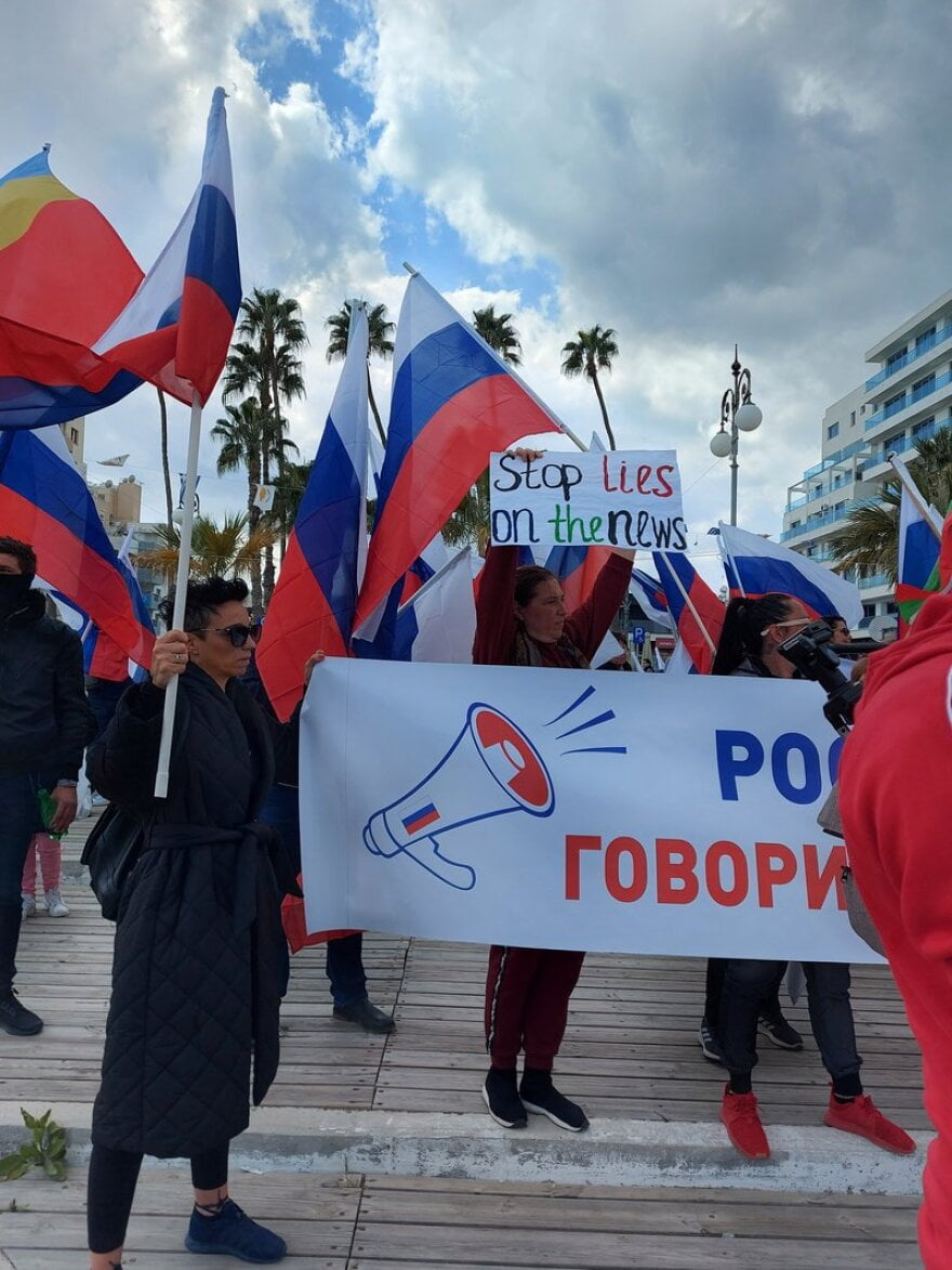Κύπρος: Ρώσοι διαδήλωσαν υπέρ της εισβολής στην Ουκρανία