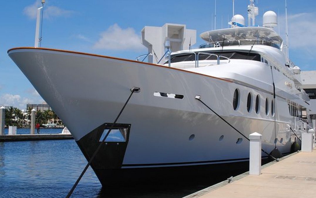 Ρώσοι ολιγάρχες μεταφέρουν τα σούπερ γιοτ τους στις Μαλδίβες