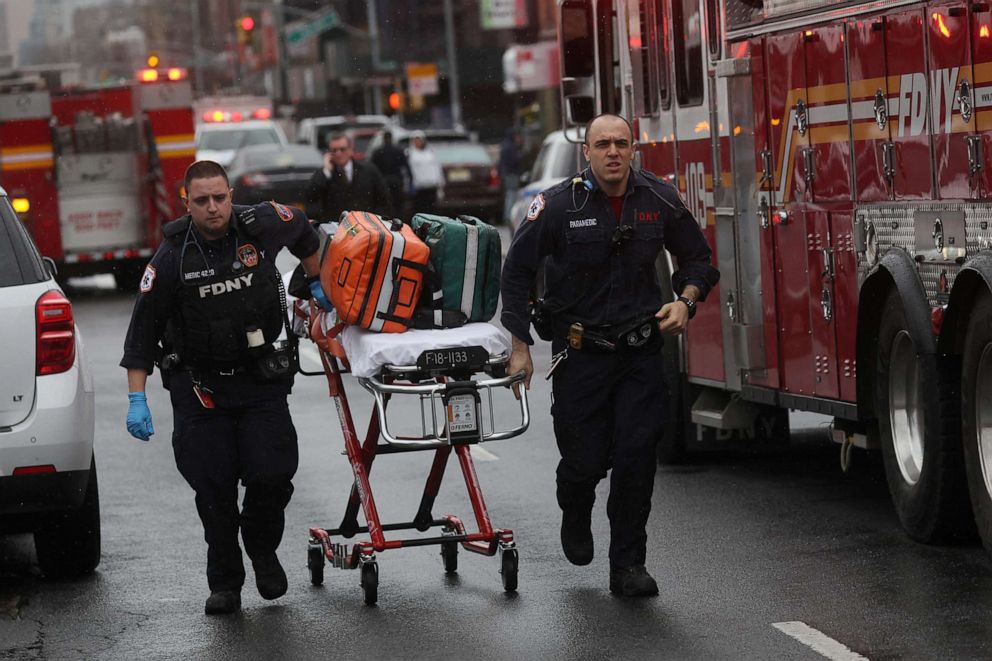 Πυροβολισμοί σε σταθμό του μετρό στη Νέα Υόρκη – 16 τραυματίες- 8 πυροβολισμοί