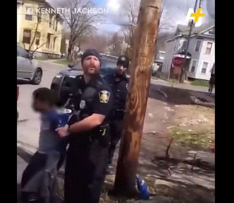 ΗΠΑ: Σε αστυνομικό κλοιό 8χρονος επειδή έκλεψε πατατάκια