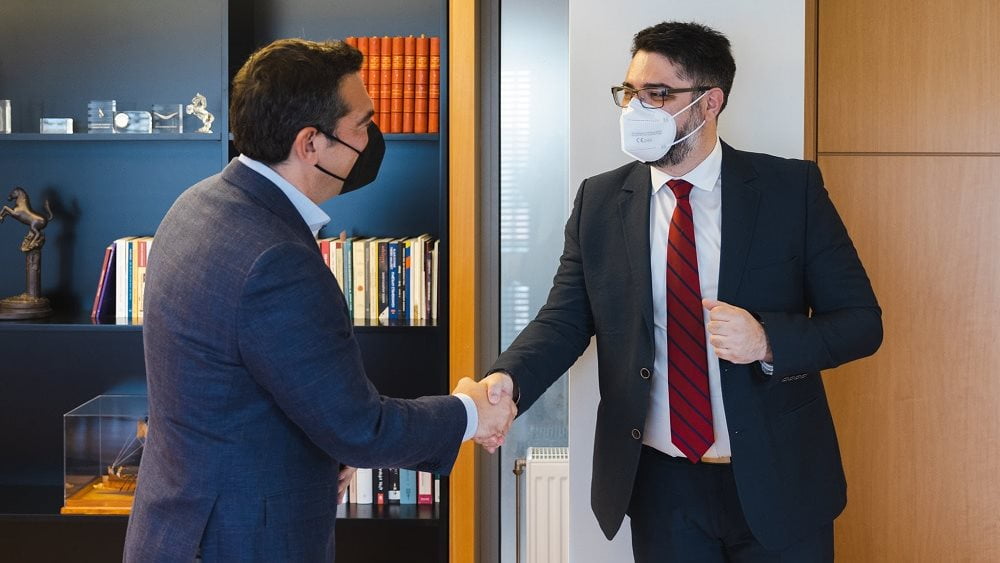 Συνάντηση Αλ. Τσίπρα με τον Έλληνα πρόξενο στη Μαριούπολη Μ. Ανδρουλάκη