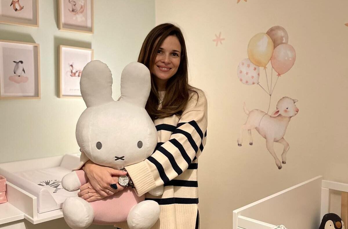 Συγκινεί η Δημητροπούλου: “Η υιοθεσία είναι ένα δύσκολο ταξίδι – Χρειάζεται υπομονή και αντοχή”