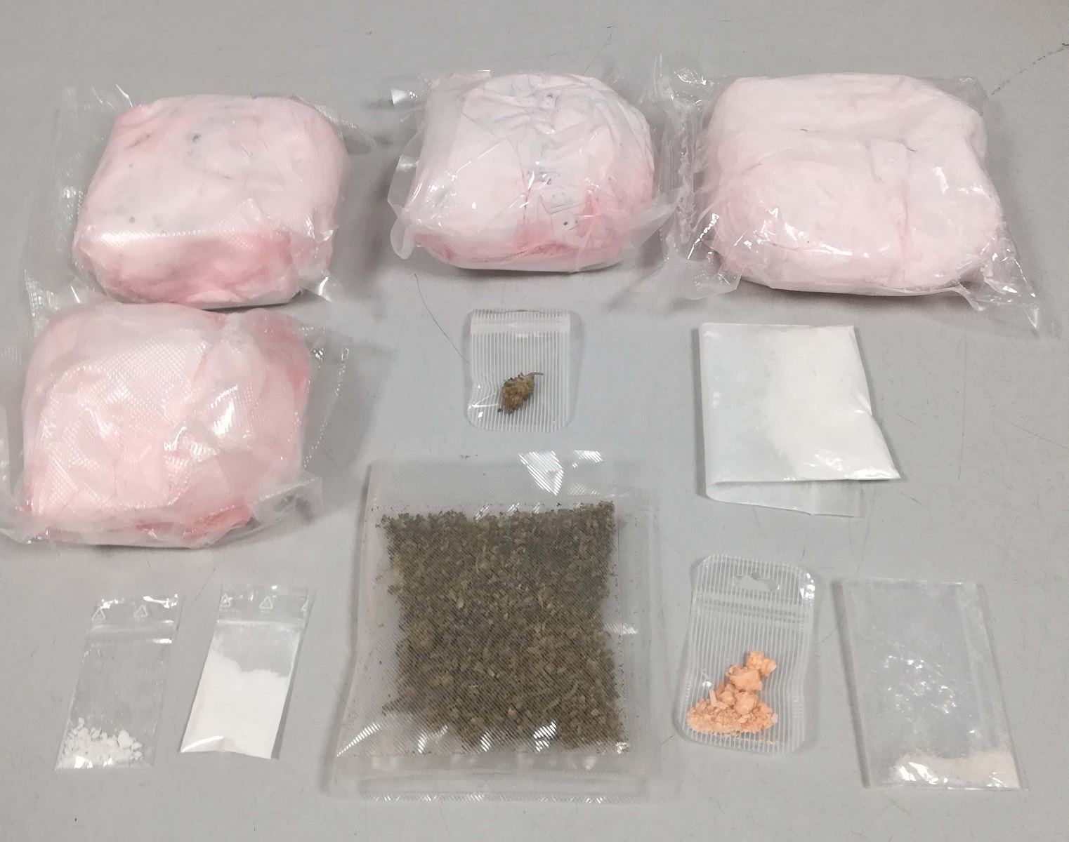 Θεσσαλονίκη: Διακινούσαν… αρκουδάκια με κοκαΐνη μέσω ταχυδρομείου και εταιριών ταχυμεταφορών! (φωτο)