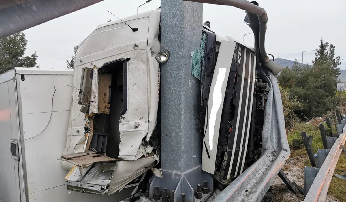 Θανατηφόρο τροχαίο στη Λάρισα – Νεκρός οδηγός νταλίκας