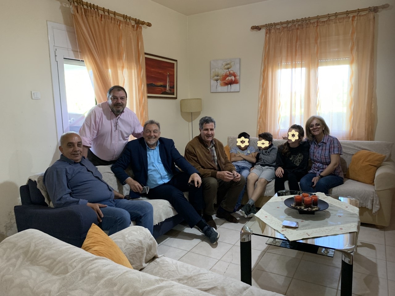 Ο δήμαρχος Θέρμης μοίρασε πασχαλινά δώρα στα παιδιά και το προσωπικό του Παιδικού Χωριού SOS