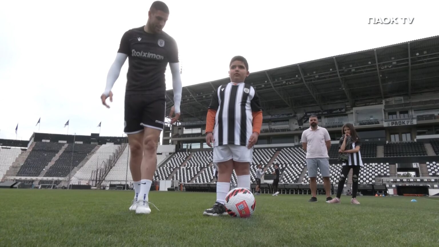 Ο μικρός Λέανδρος σκόραρε στην Τούμπα (ΒΙΝΤΕΟ)