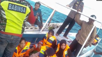 Ινδονησία: Δεκάδες αγνοούμενοι μετά το ναυάγιο πορθμείου στο στενό Μακασάρ
