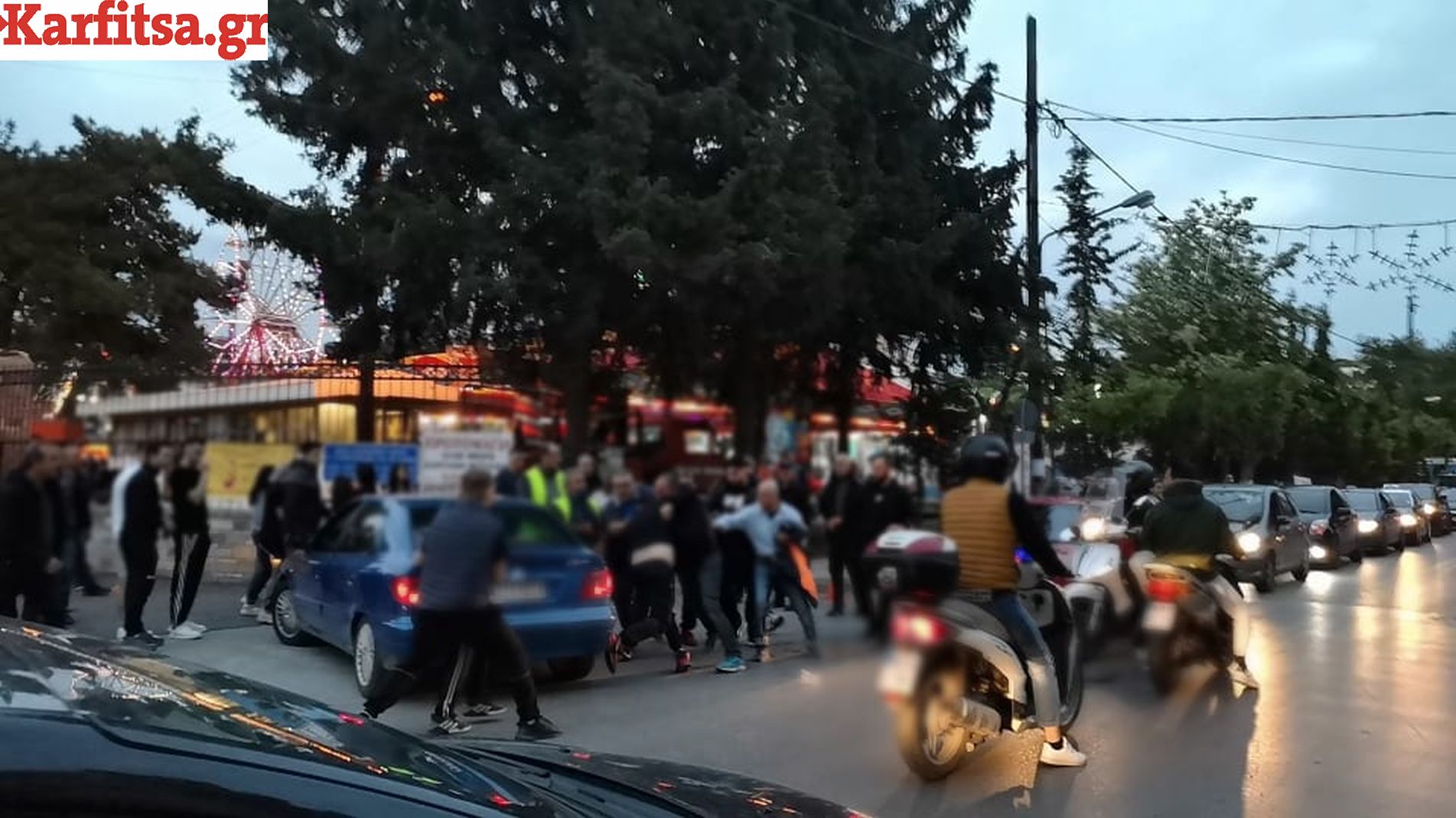 Θεσσαλονίκη: Φωνές και..ιπτάμενοι κώνοι έξω από την Ανθοέκθεση του δήμου Αμπελοκήπων- Μενεμένης- Πιάστηκαν στα χέρια! (video)