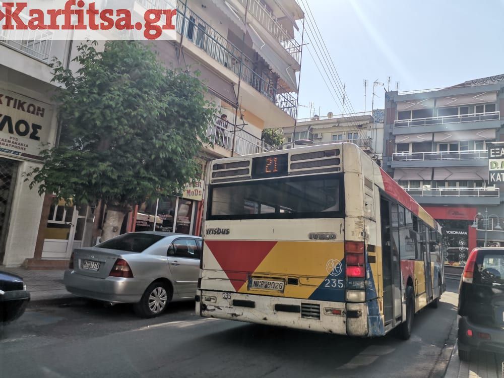 Με χαλασμένα λεωφορεία η Θεσσαλονίκη – Άρχισε να γέρνει στη μέση του δρόμου (ΦΩΤΟ)