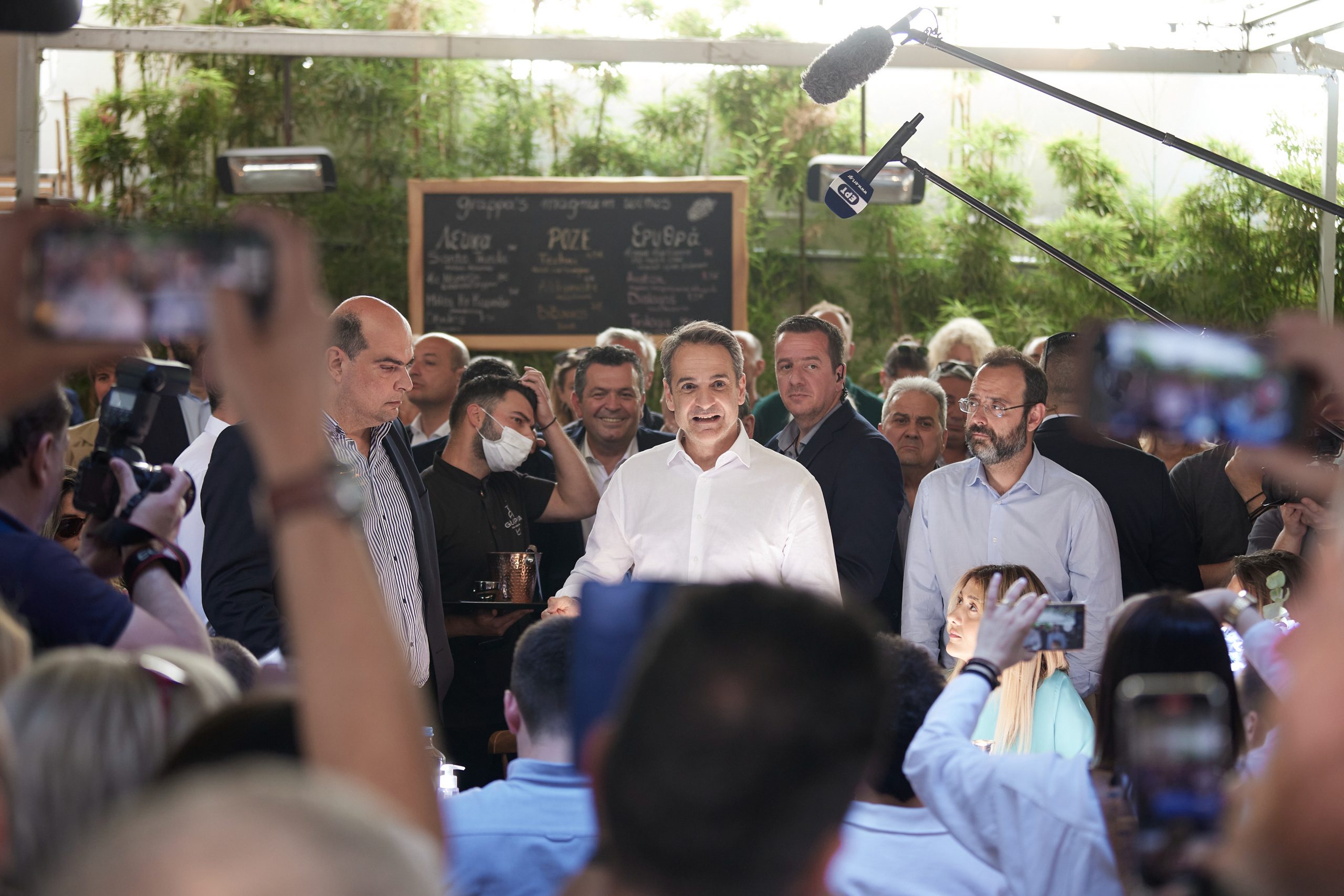 Μητσοτάκης από Βόλο: Τα νοικοκυριά και οι επιχειρήσεις θα αρχίσουν να βλέπουν τις μειώσεις στους λογαριασμούς του ηλεκτρικού ρεύματος