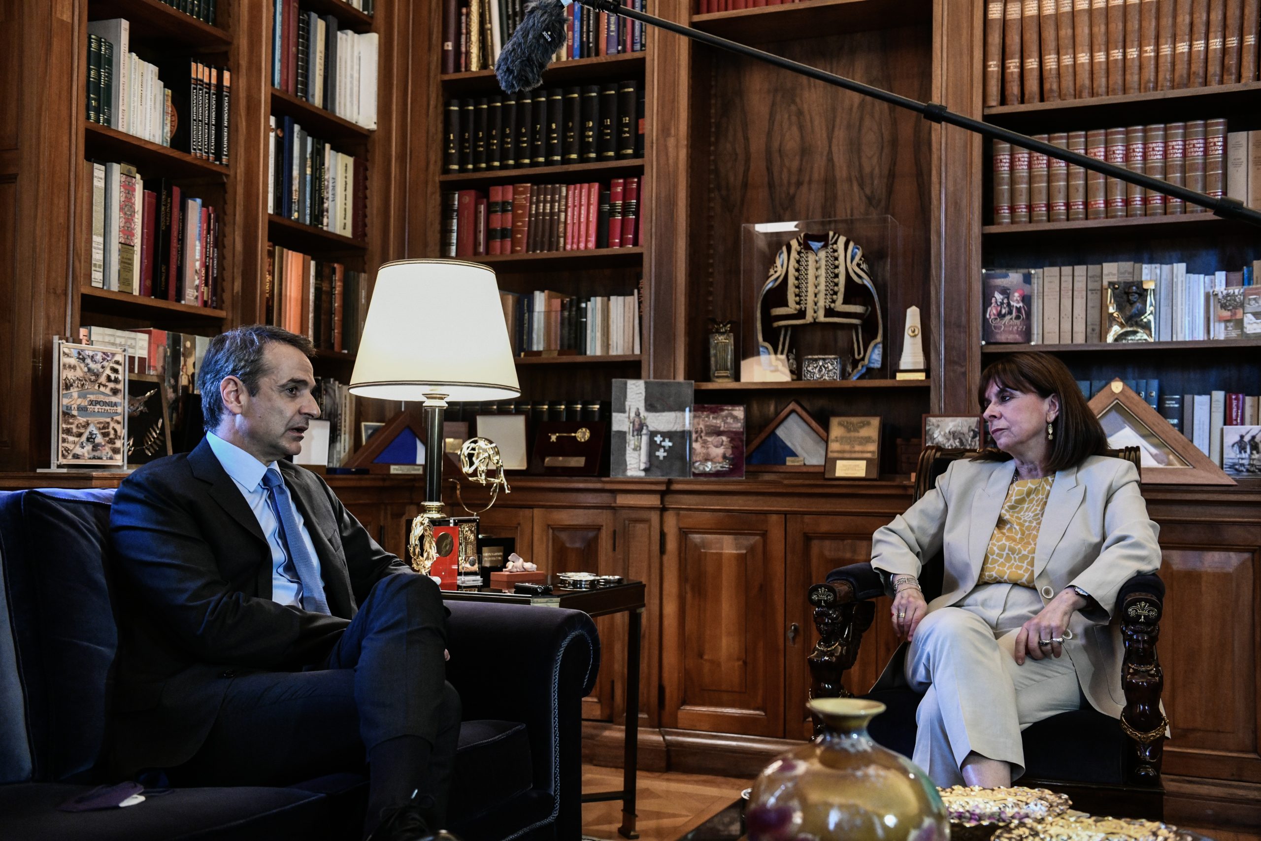 Η συζήτηση K. Μητσοτάκη – K. Σακελλαροπούλου στο Προεδρικό Μέγαρο